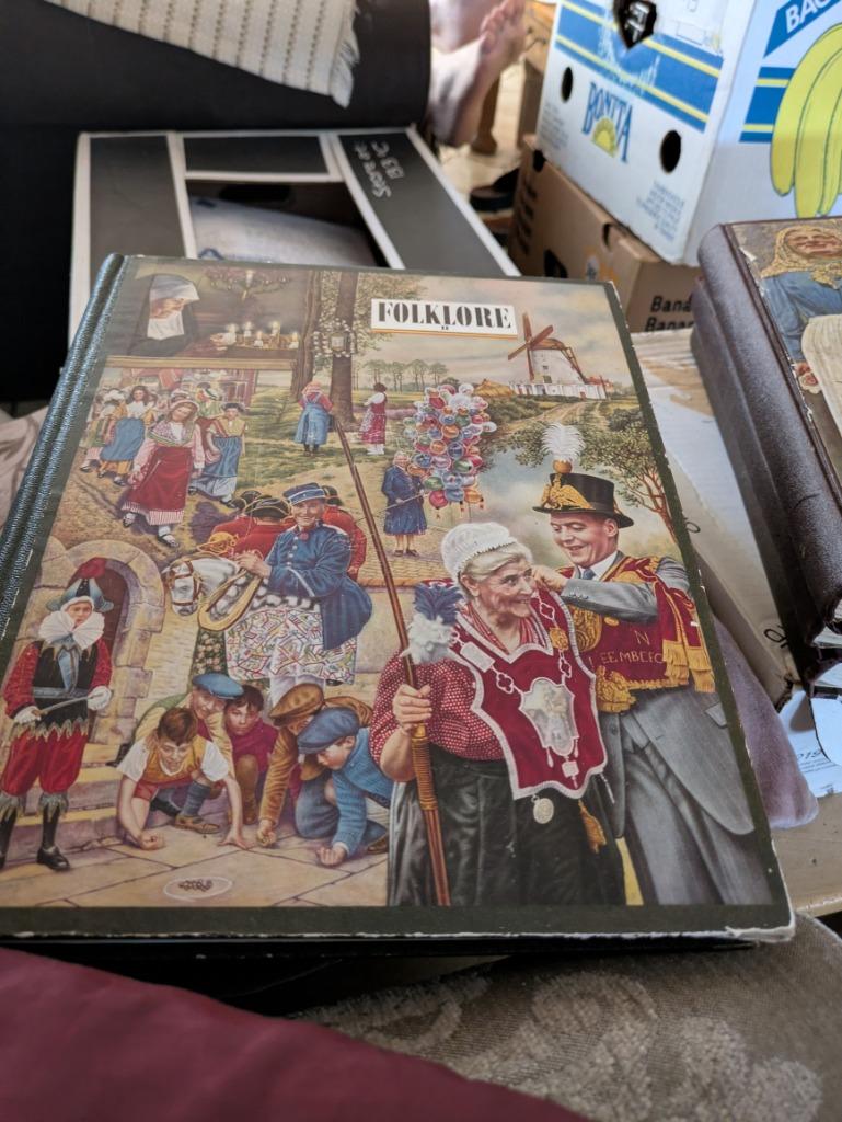 Folklore deel 1 en 2, Boeken, Ophalen of Verzenden, Gelezen, Plaatjesalbum
