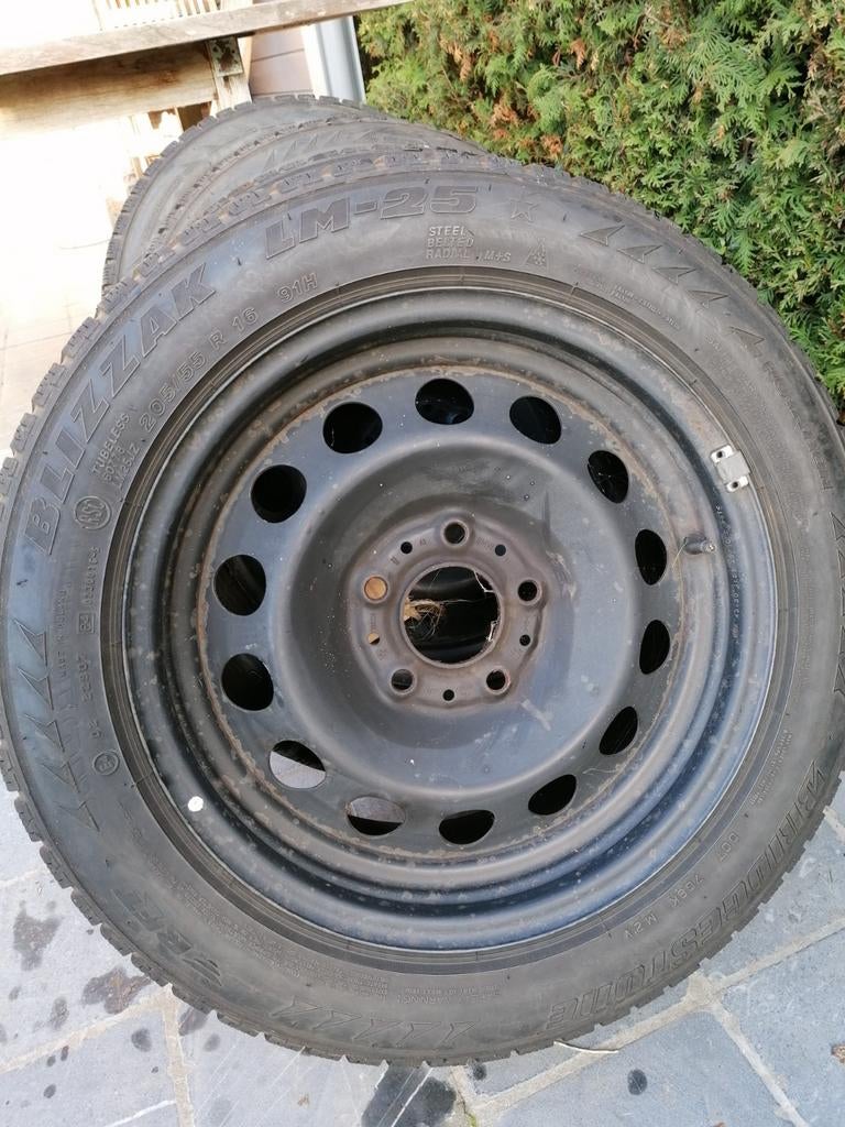 Winterbanden Bridgestone Blizzak LM-25 205/55/R16, Ophalen, Gebruikt, 16 inch, Banden en Velgen