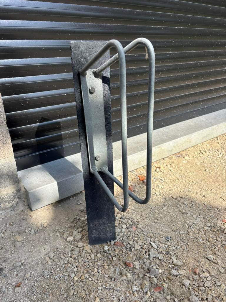 Fietspaal met steun voor grondplaatsing, Ophalen, Gebruikt