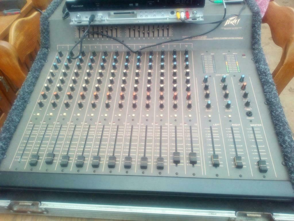 Table de mixage Peavey xr 1200 c amplifiée, Musique & Instruments, Enlèvement, Utilisé, 10 à 20 canaux, Entrée micro