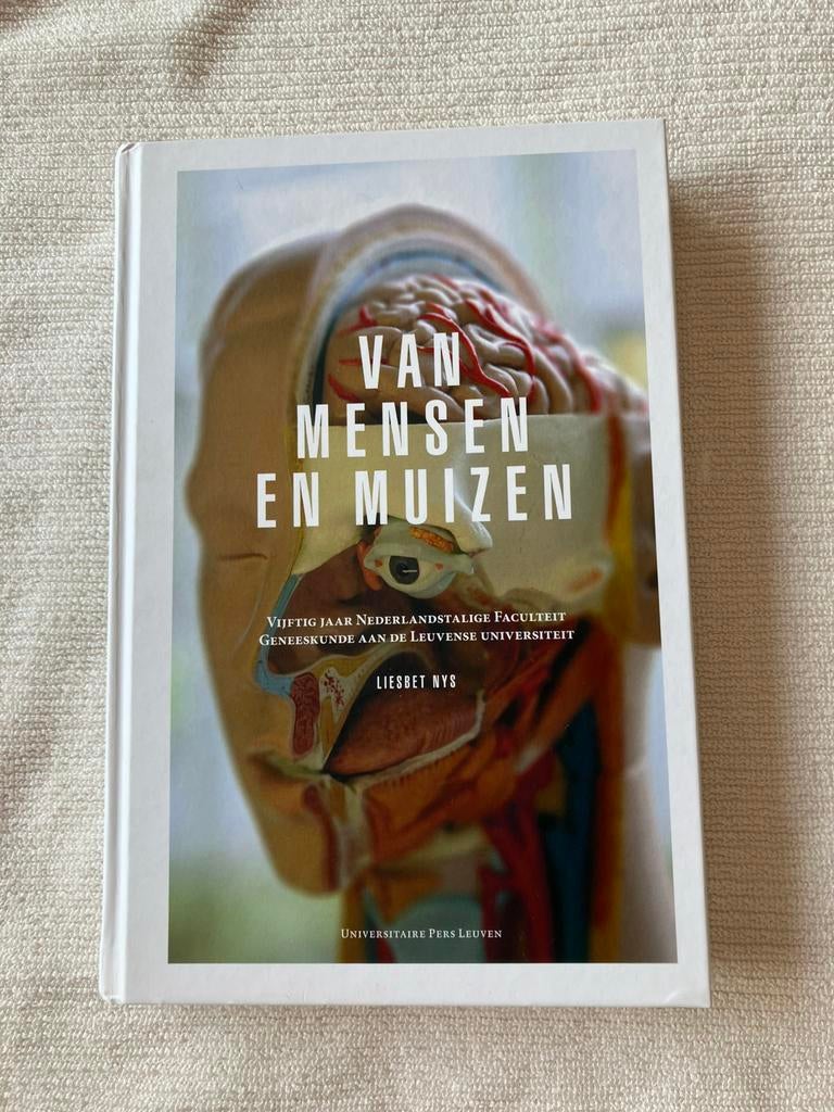 Liesbet Nys - D'humains et de souris | Médecine | KUL, Livres, Enlèvement ou Envoi, Comme neuf, Liesbet Nys, 20e siècle ou après