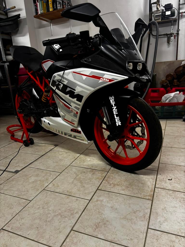 Ktm 390 RC a vendre 4455 Km, Permis Moto A2 minimum, 12 à 35 kW, ABS, 1 cylindre