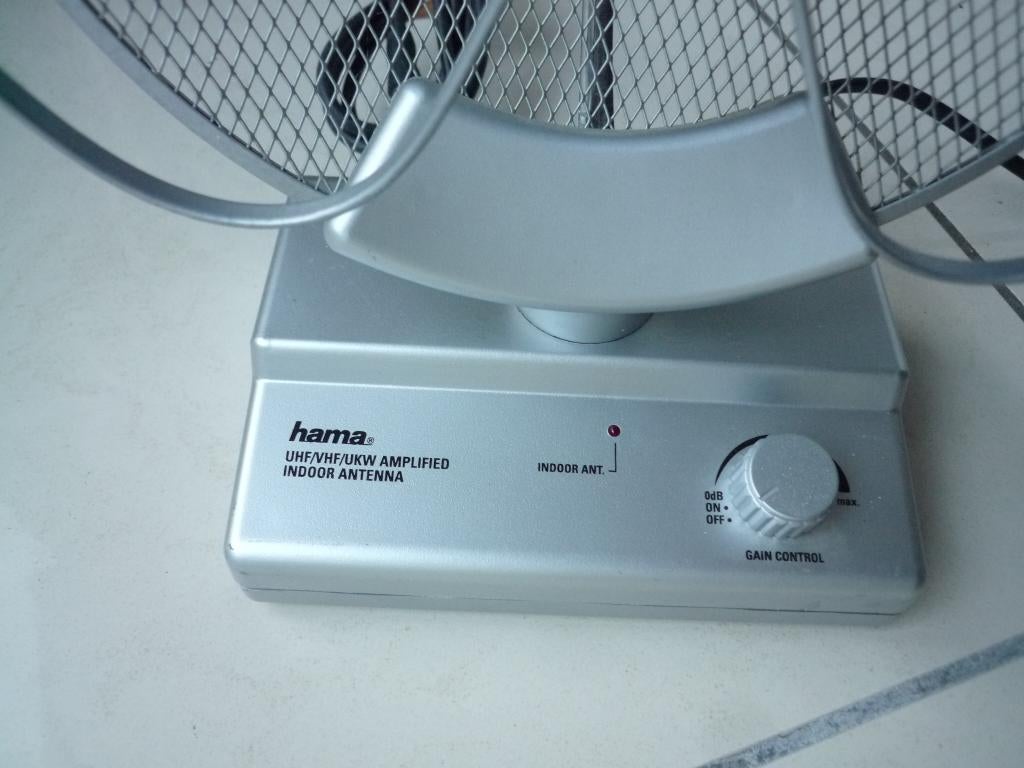 Versterkte tv-antenne voor binnen voor VHF/UHF/FM, Ophalen of Verzenden, Zo goed als nieuw