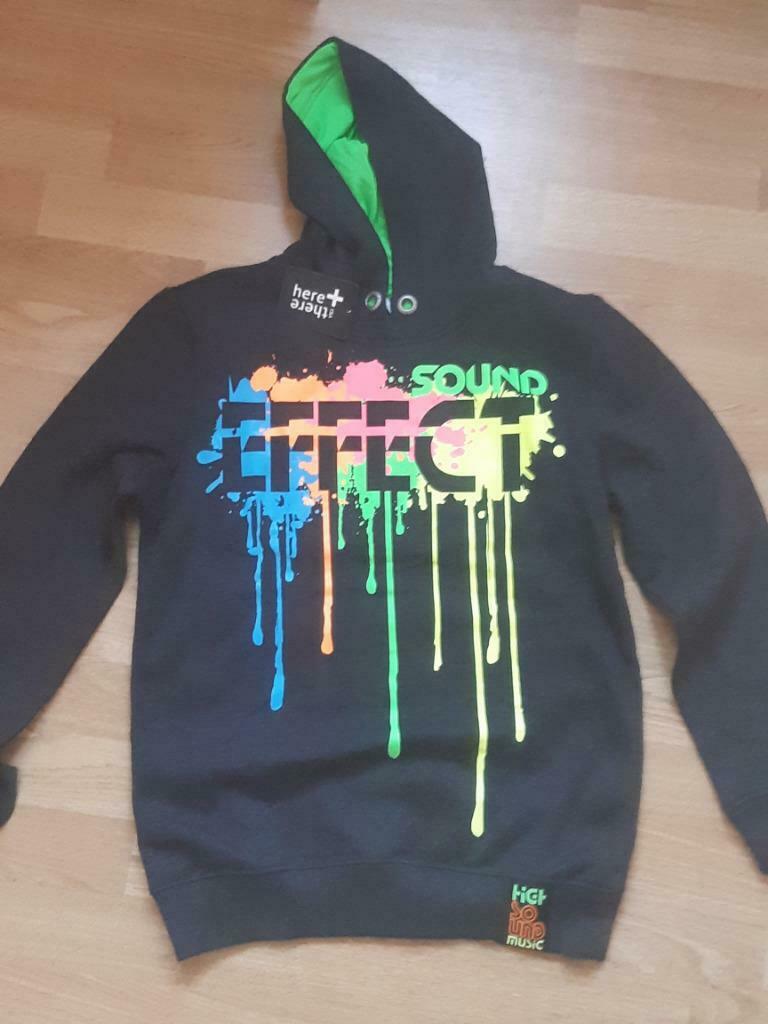 bloes/sweater-C&A-146/152-+kap-zw.+fluo opschriften-NIEUW!, Ophalen, C&A, Jongen of Meisje, Trui of Vest