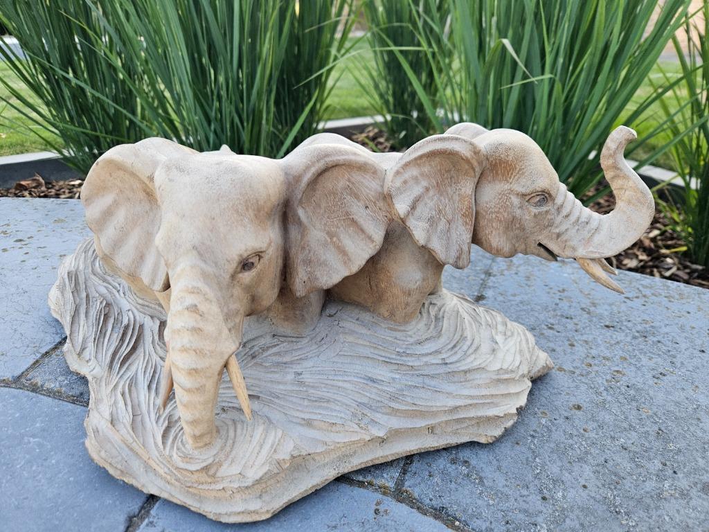 Houtsnijwerk kudde olifanten prachtig werk zelf 11 jaar staa, Enlèvement ou Envoi, Brons, Sculpture sur bois