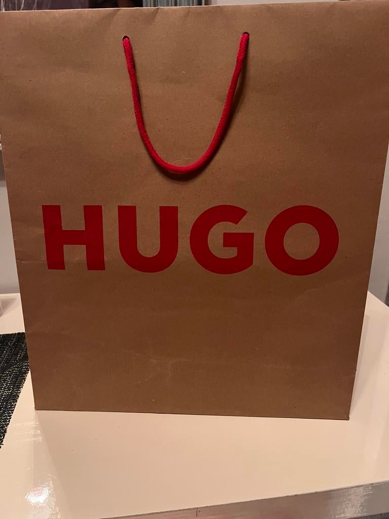 Sac en carton Hugo Boss pour mettre en valeur votre produit, Ophalen of Verzenden, Zo goed als nieuw, Bruin
