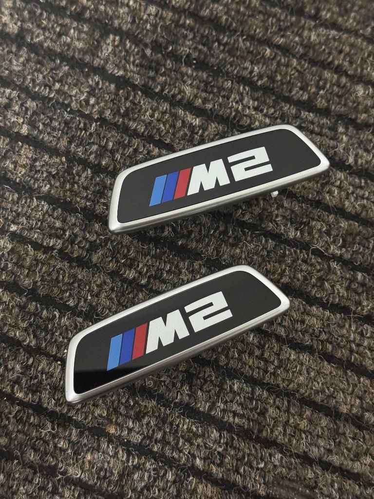 Origineel BMW M2-stoellogo, Auto-onderdelen, Ophalen of Verzenden, Nieuw, BMW