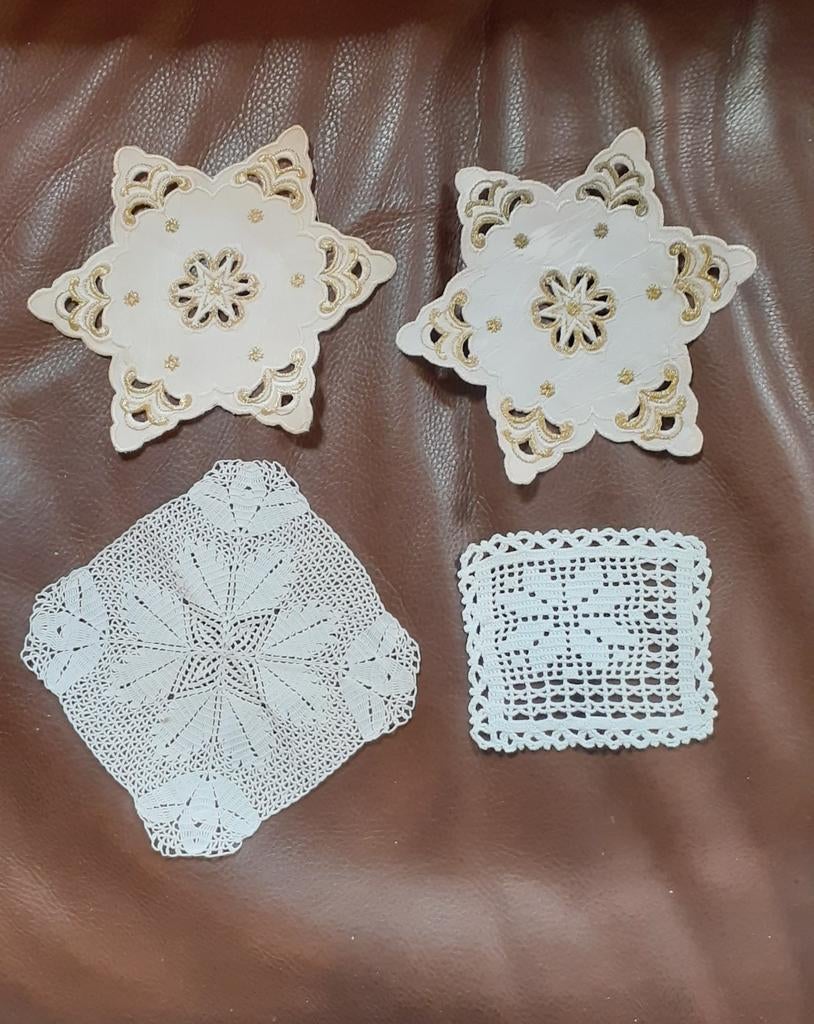 4 petits napperons, Antiquités & Art, Tapis & Textile, Enlèvement ou Envoi