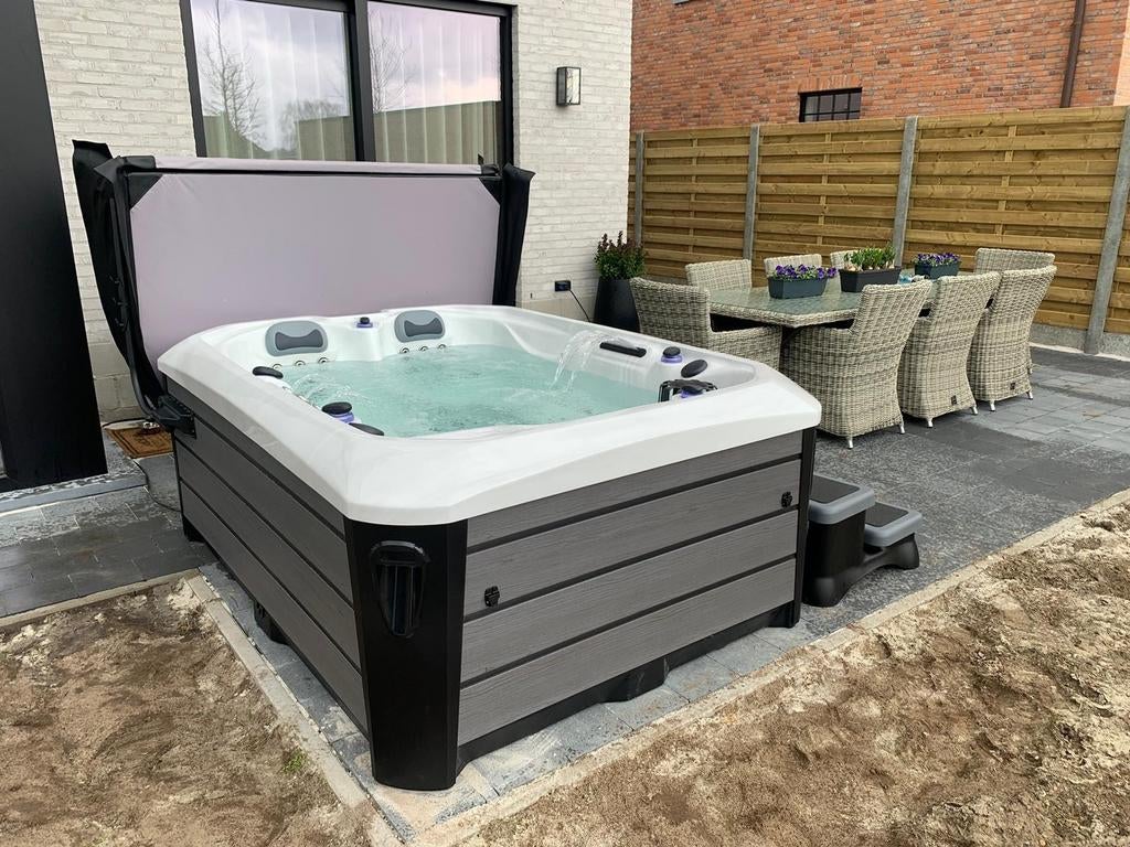 KORTING!! 3-persoons jacuzzi met 2 jaar garantie! NIEUW, Ophalen of Verzenden, Nieuw, Verlichting