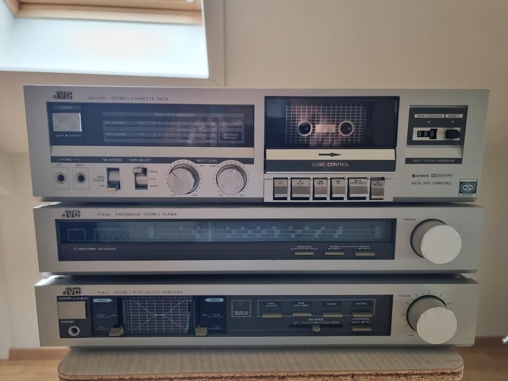 Jvc radio,cassettedeck en versterker jaren 80, Enlèvement, Utilisé, Deck cassettes ou Lecteur-enregistreur de cassettes, JVC