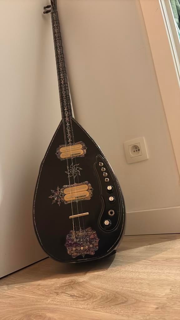 Electro baglama saz, Ophalen