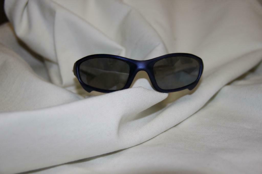 Lunettes de soleil noir pour enfants, environ 6 ans, Enlèvement ou Envoi, Comme neuf, Garçon
