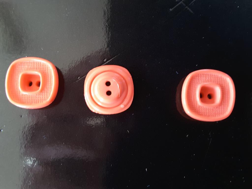 buttons 13 mm vierkant oranje roze 2 gaten B13572, Hobby en Vrije tijd, Naaien en Fournituren, Nieuw, Knoop of Knopen, Ophalen of Verzenden