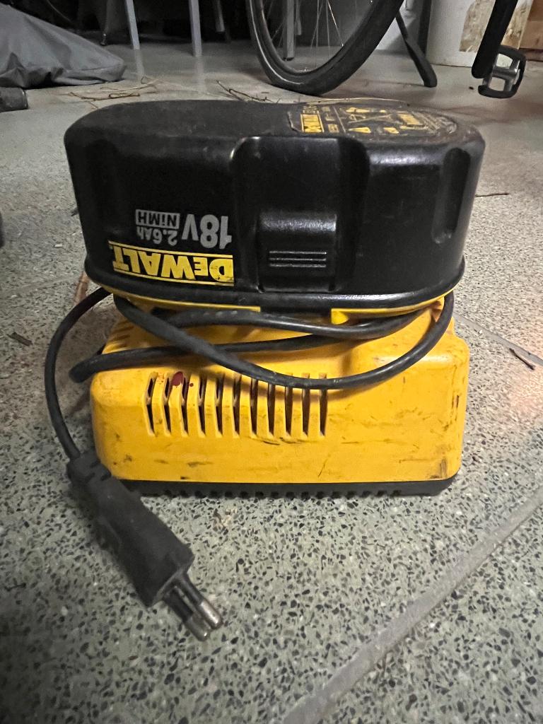 Dewalt Boor schroefmachine + lader+2accus, Ophalen, Gebruikt, Boor- en Schroefmachine