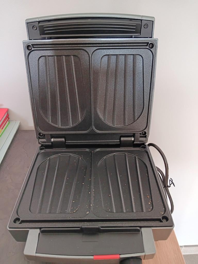 Te koop 2 fritel croque monsieur type sw 1451. €20 per stuk, Elektronische apparatuur, Contactgrills, Ophalen of Verzenden