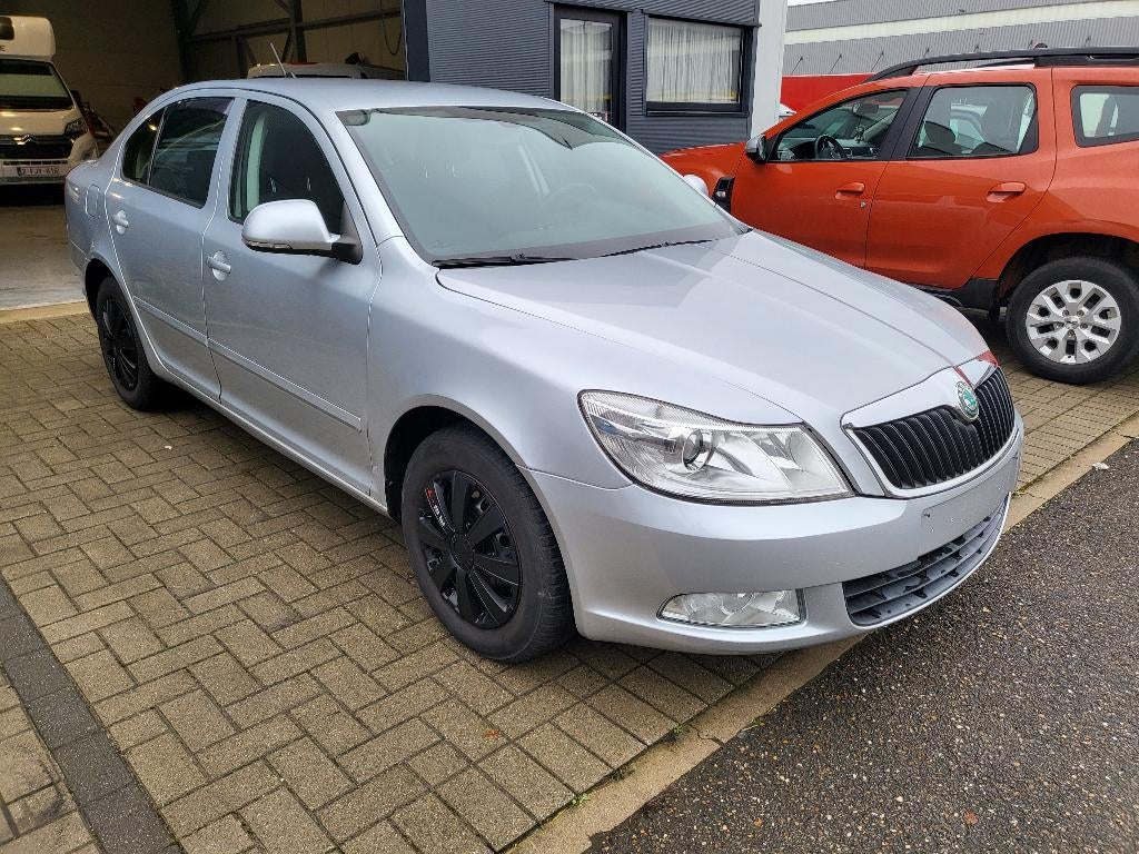 SKODA OCTAVIA, Auto's, Voorwielaandrijving, Euro 5, Stof, Zwart