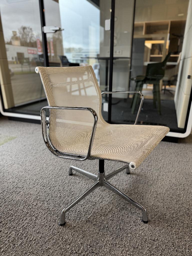 50x Vitra EA108 Eames Mesh, blanche, remise à neuf, Maison & Meubles, Chaises, Comme neuf, Cinq, Six Chaises ou plus, Eames, Blanc