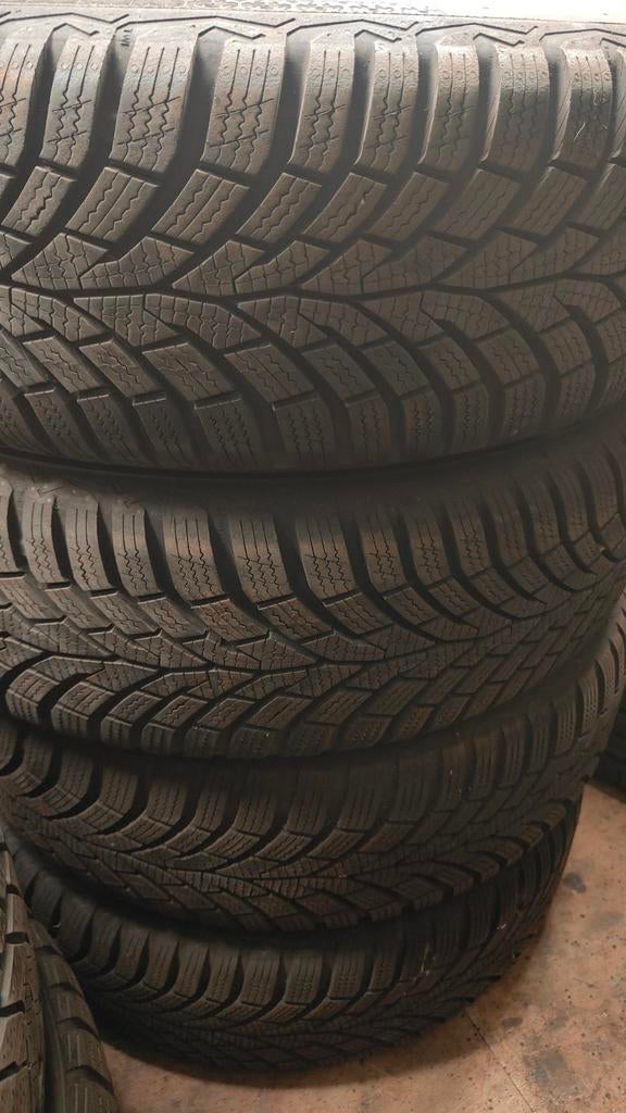 Maat 195/65r15 continental 19565r15 winterbanden 7mm, Ophalen, Zo goed als nieuw
