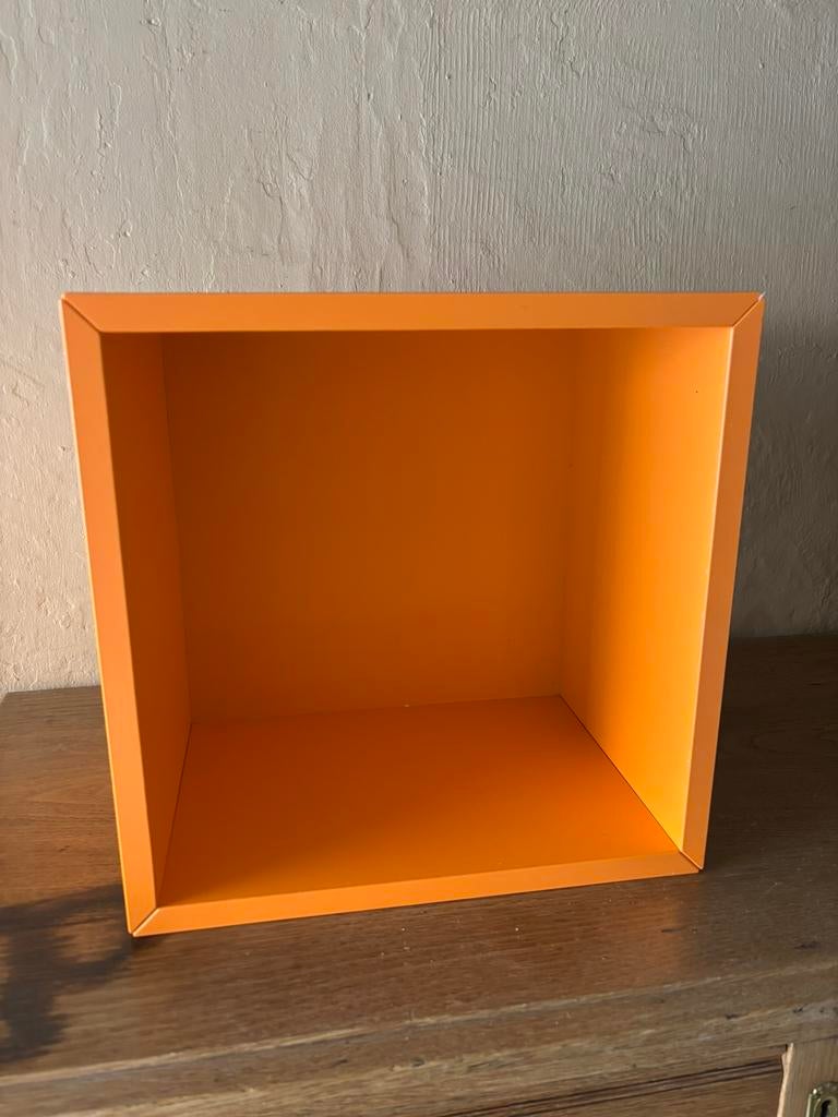 Oranje kubus, Ophalen, Zo goed als nieuw