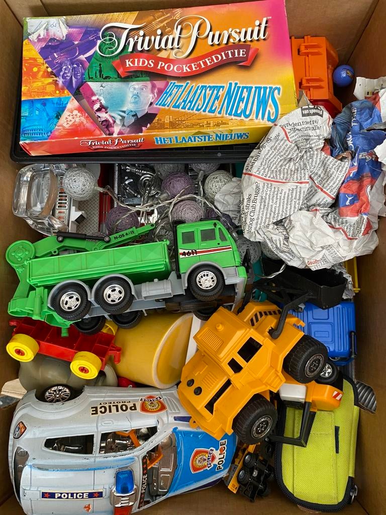 Bananendoos speelgoed e.a, Diversen, Rommelmarktspullen, Ophalen, Zo goed als nieuw