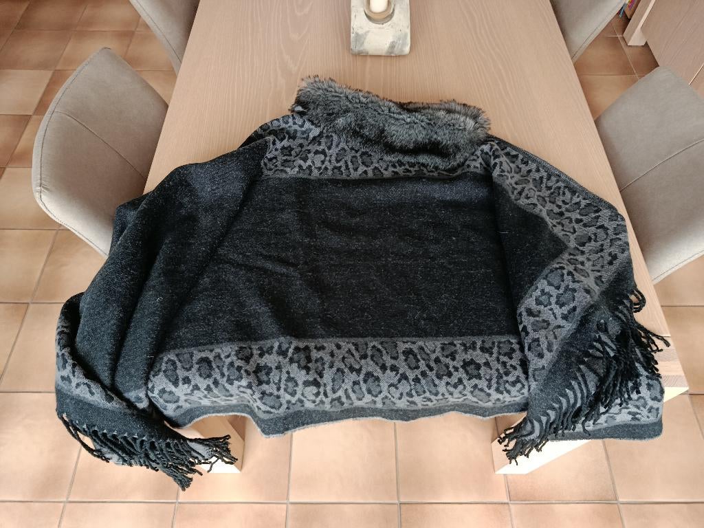 Écharpe poncho, Enlèvement, Comme neuf