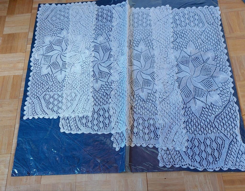 Nappes en dentelle 95x37, Enlèvement, Comme neuf