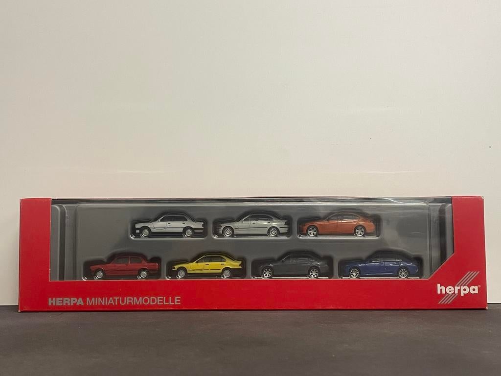 Herpa BMW 3-serie 7 generaties 1:87, Hobby en Vrije tijd, Ophalen of Verzenden, Zo goed als nieuw, Auto, Herpa