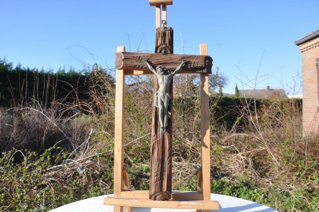 crucifix mural sur bois aspect tron arbre, Enlèvement ou Envoi