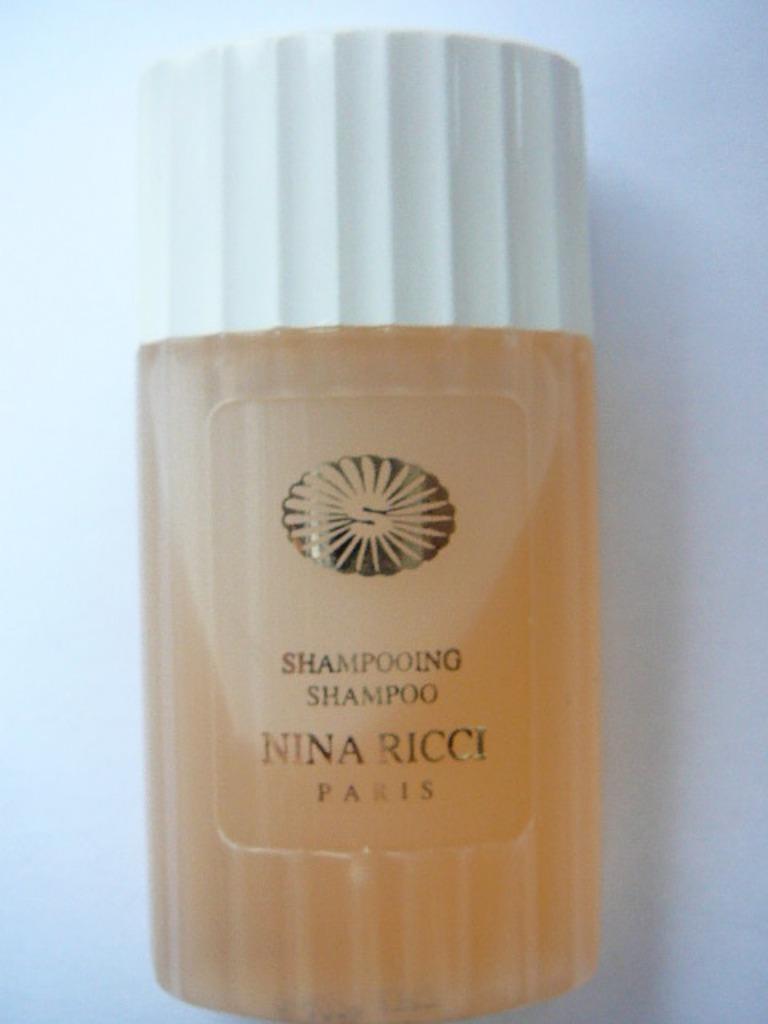 Nina Ricci shampoing vieille mini bouteille, Enlèvement ou Envoi, Neuf, Miniature, Plein