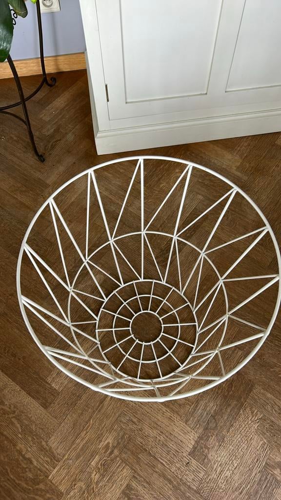 Bijzet tafel /mand, Ophalen, Zo goed als nieuw, Hout, Mand