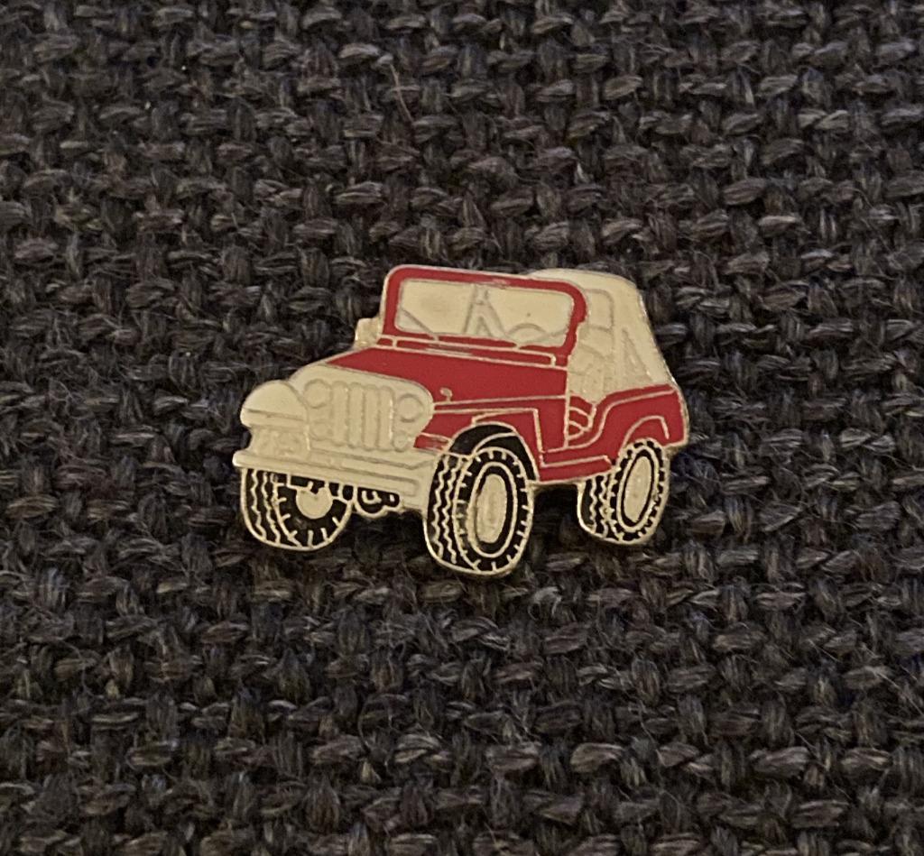 PIN - JEEP - CAR - VOITURE - AUTO, Verzenden, Gebruikt, Transport, Speldje of Pin