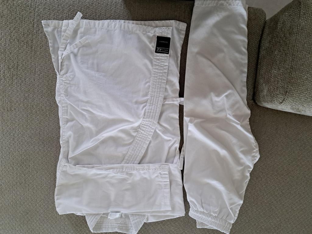 Karatepak maat 120 cm, Sport en Fitness, Ophalen, Gebruikt
