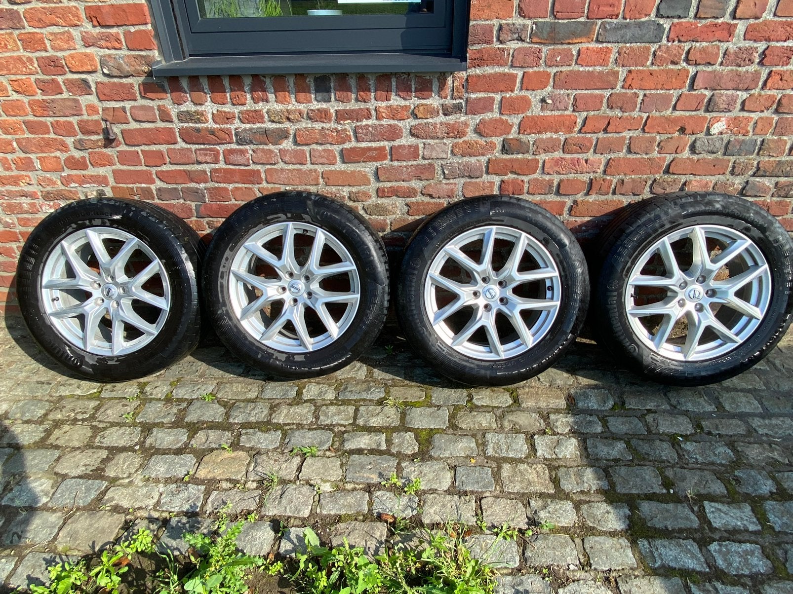 Volvo XC60 235/60 R18, Autos : Pièces & Accessoires, Pneus et Jantes, Pneus hiver, Véhicule de tourisme, 18 pouces