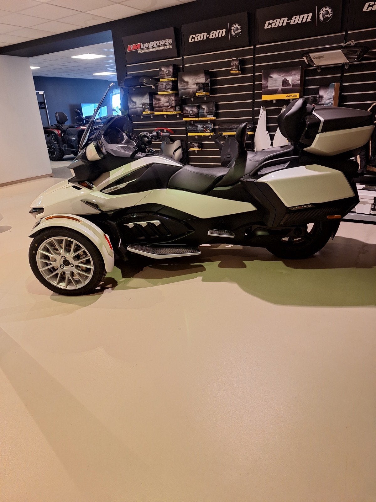 CAN-AM SPYDER RT LIMITED 2026, Motoren, Bedrijf