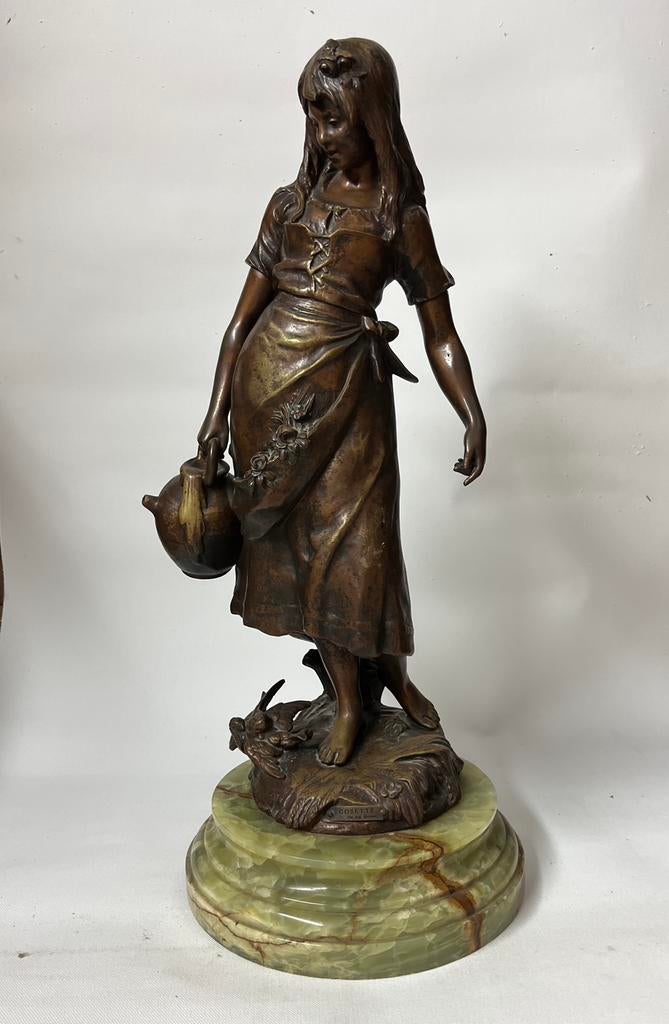 Bronzen beeld ,Cosette, par Aug. Moreau 54 cm op onyx voet, Ophalen, Brons