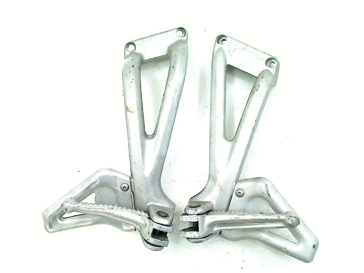 REPOSE-PIEDS SET Ducati Monster S2R 1000 2006-2008, Dhr. S. di Majo, Utilisé, Info@cama-motorparts.nl, P.J. Troelstraweg 8 8
3144 CX  MAASSLUIS, NL