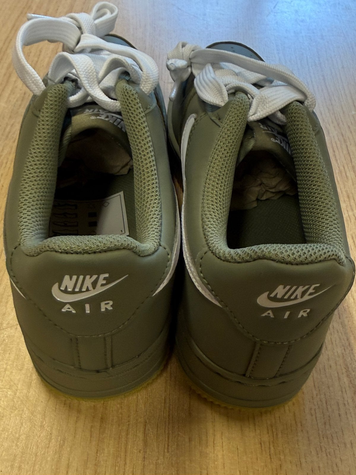 Nike Air Force 1 Low (Vert Olive / Blanc / Gum), Enlèvement ou Envoi, Neuf