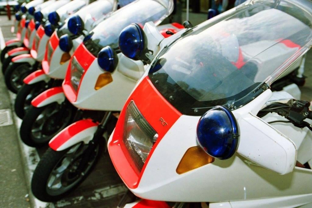 Recherche accessoires gendarmerie rijkswacht bmw k100, Motoren