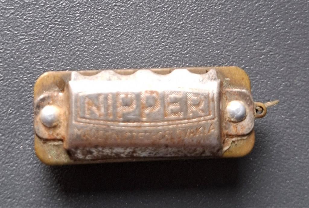 Kleinste mondharmonica, Ophalen