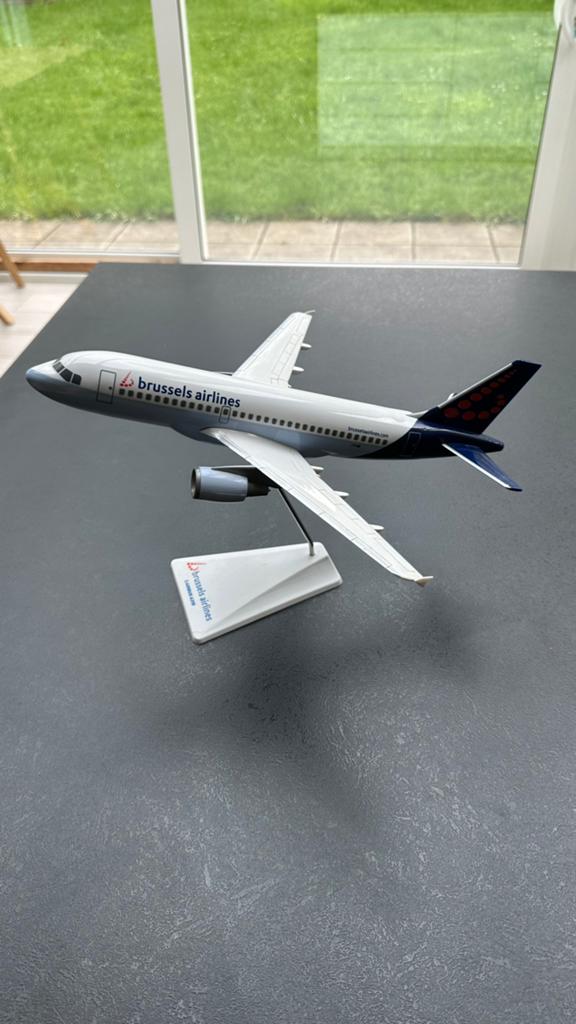Airbus A319 Brussels Airlines 1:200 - 25€, Collections, Aviation, Utilisé, Modèle réduit, Enlèvement
