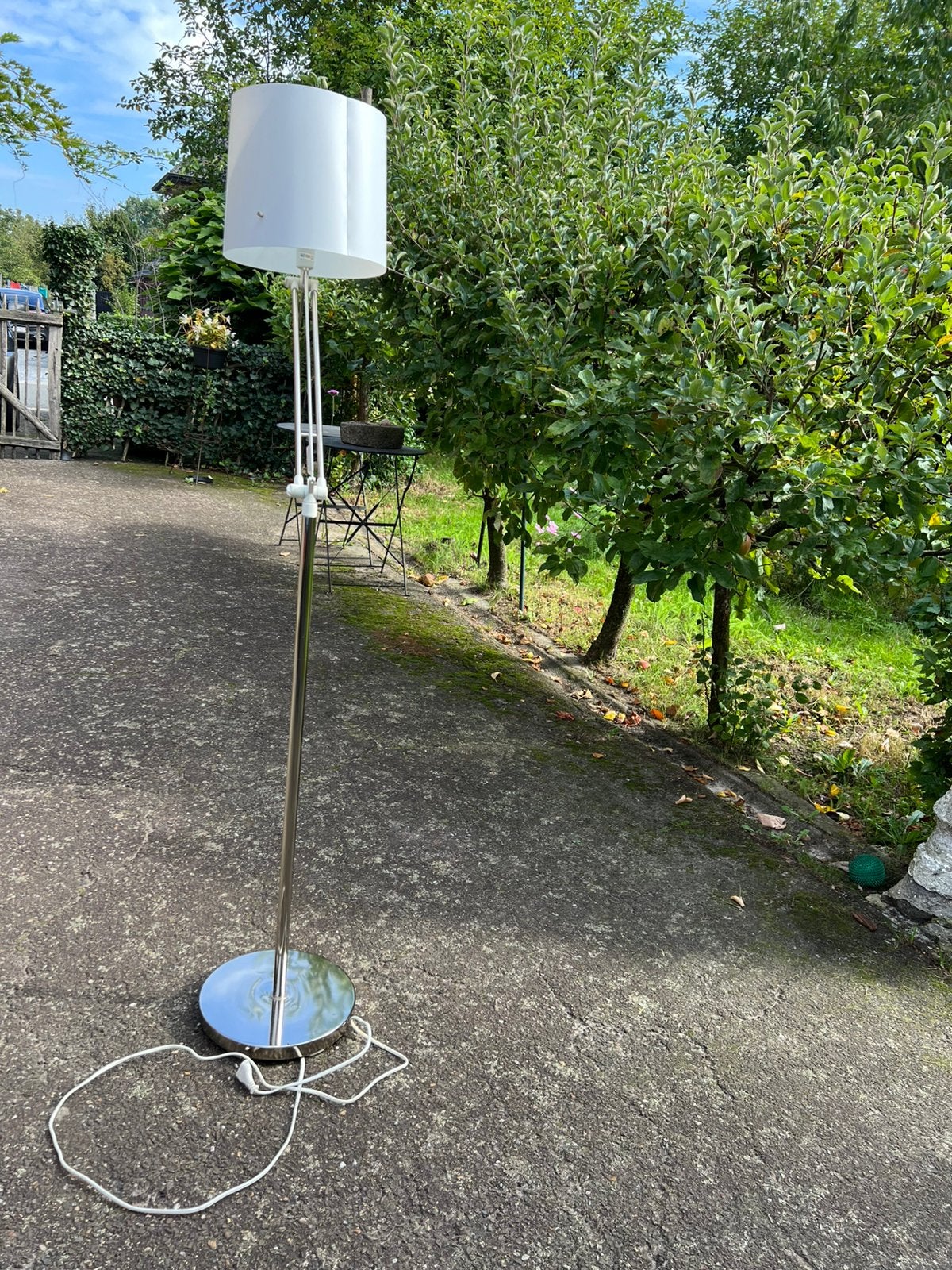 2 staande lampen, Métal, Deze lampen passen in elk interieur, 150 à 200 cm, Enlèvement