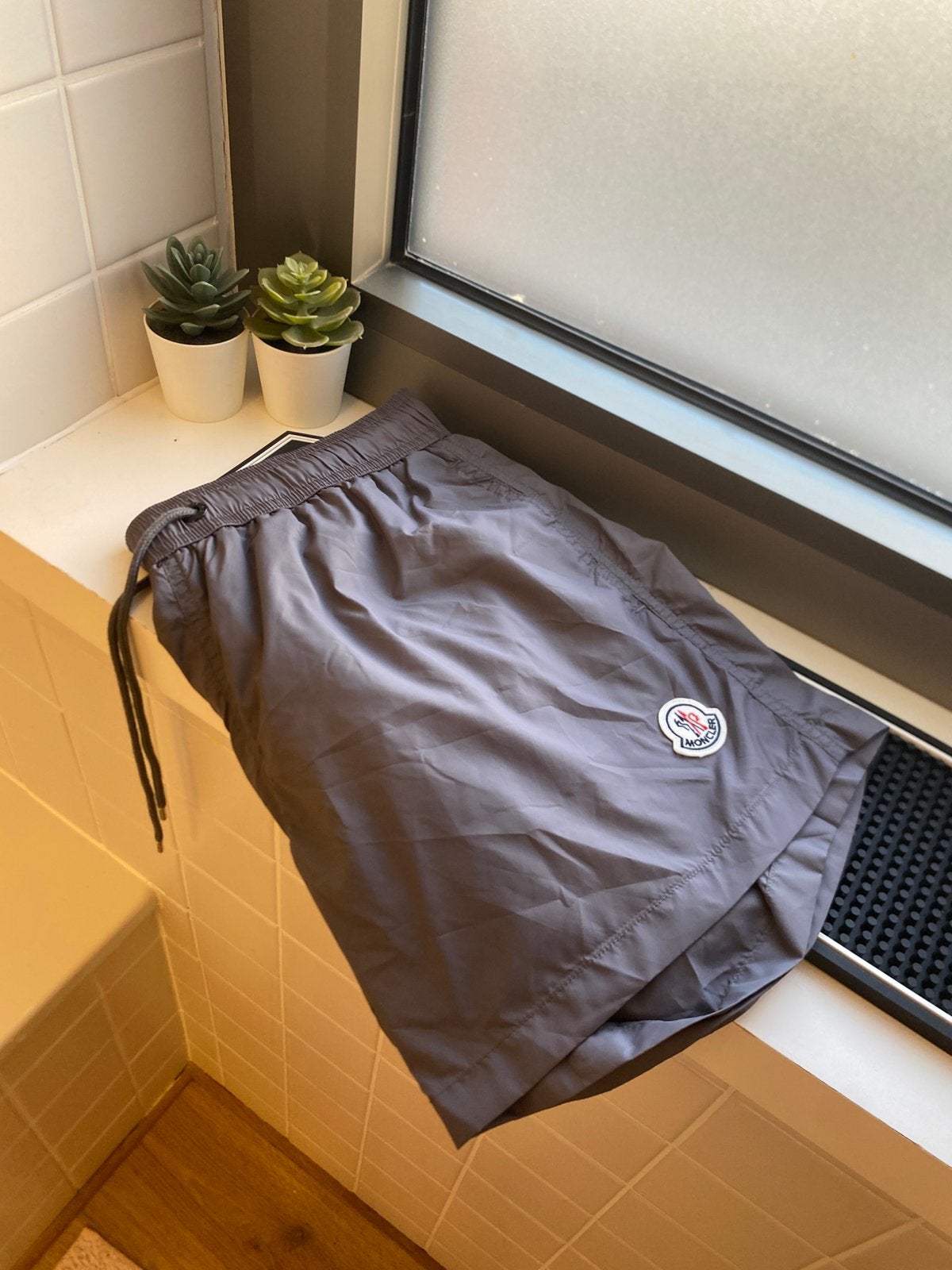 Moncler Grey Shorts Luxury Style M, Kleding | Heren, T-shirts, Ophalen, Nieuw, Maat 48/50 (M), Grijs