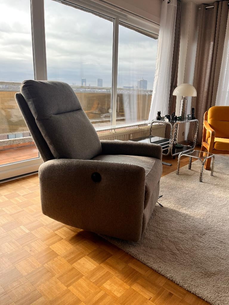 VONSILD elektrische fauteuil lichtgrijs, JYSK, Ophalen, 75 tot 100 cm, Zo goed als nieuw, 75 tot 100 cm