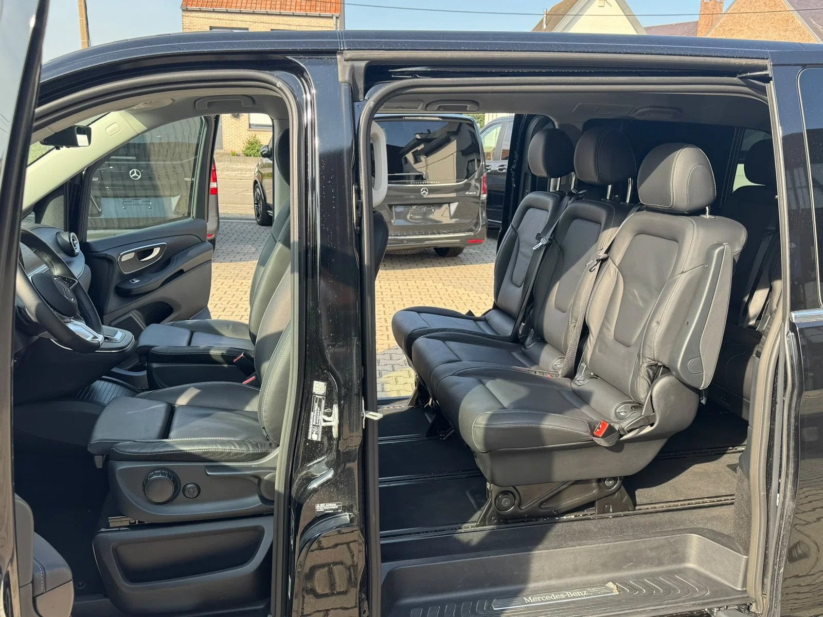 Mercedes-Benz V-Class 300d Minibus 8 plaatsen (bj 2025), Auto's, Automaat, Gebruikt, 4 cilinders, 2000 kg