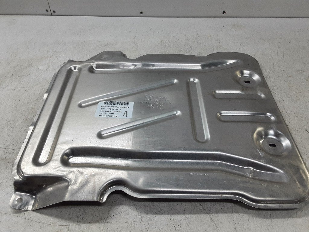 CACHE SOUS MOTEUR Audi A3 Sportback (8YA) (5Q0825230K), Autos : Pièces & Accessoires, Auto-Union-Straße  1,
85057  Ingolstadt, DE