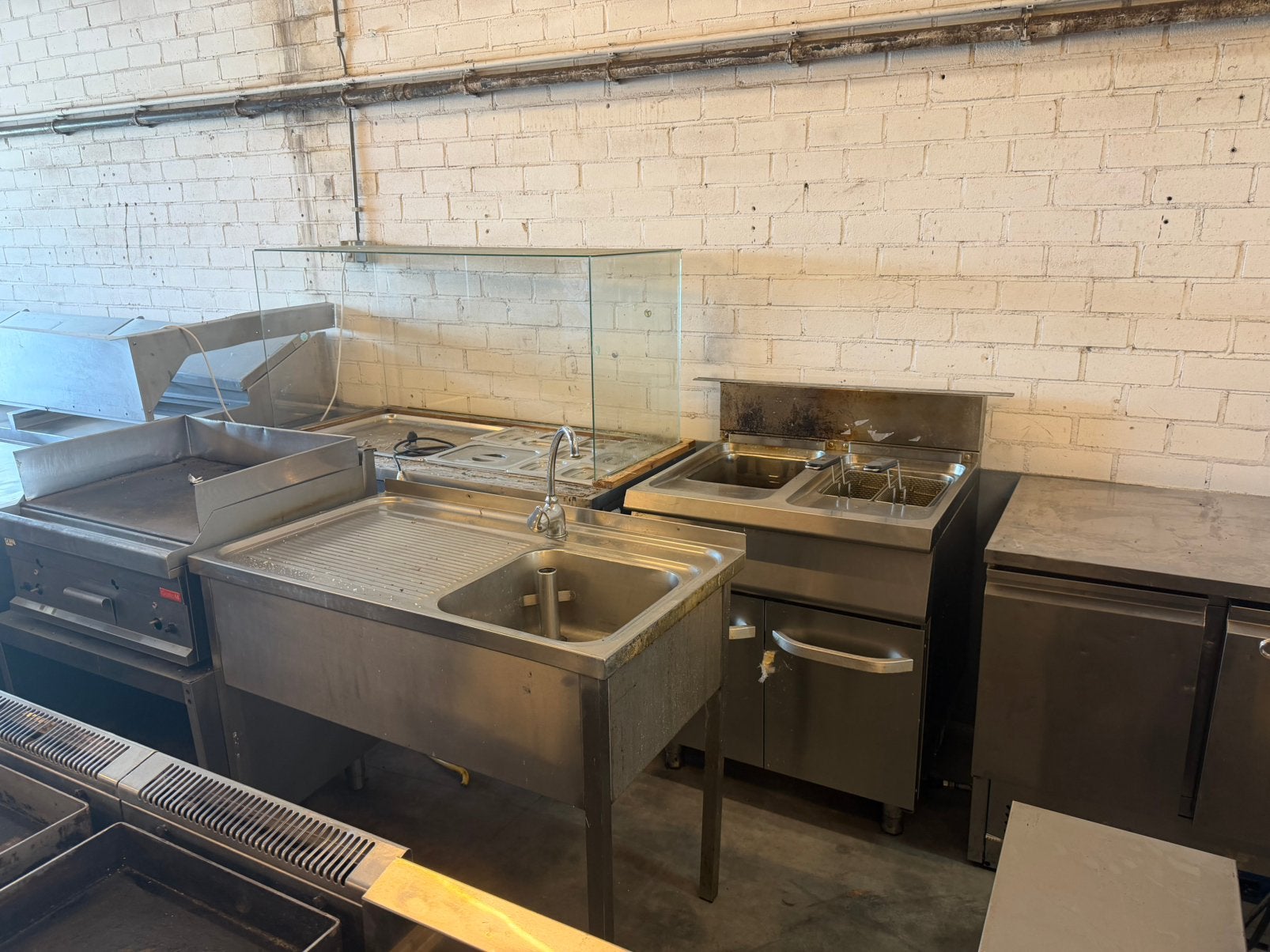 Partij Horeca Apparatuur Gasbakplaat friteuse Koelwerkbanke, Ophalen, Gebruikt, Fornuis, Frituur en Grillen