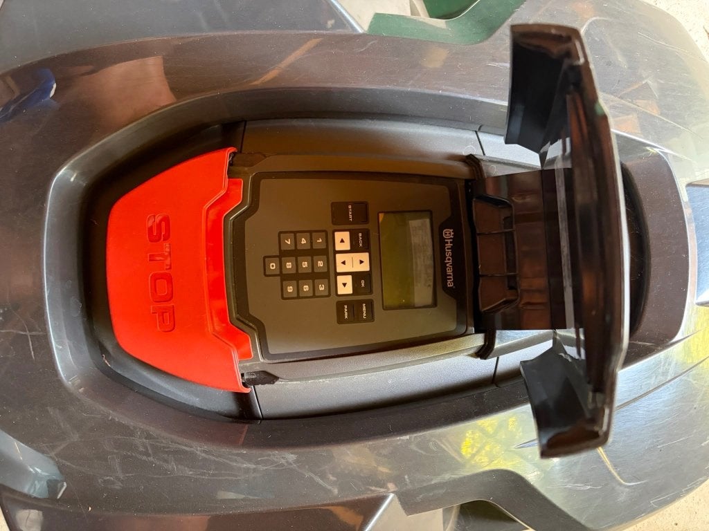 Robot grasmaaier, Enlèvement, Comme neuf, 20 à 25 cm, Husqvarna