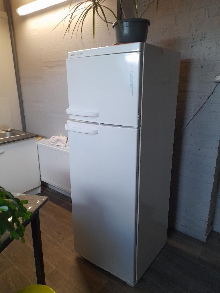 Frigo, Electroménager, Classe énergétique A ou plus économe, Avec compartiment congélateur, 160 cm ou plus, Enlèvement