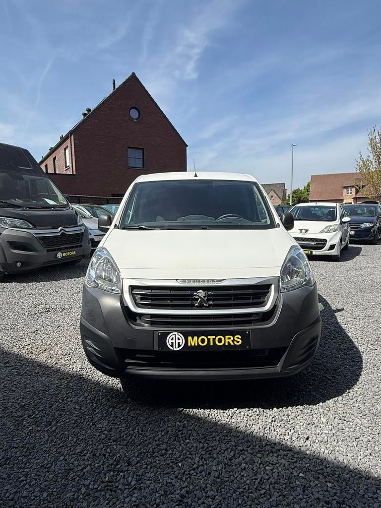 Peugeot partner 2018 150000km, Auto's, Bluetooth, Stof, 4 cilinders, Wit