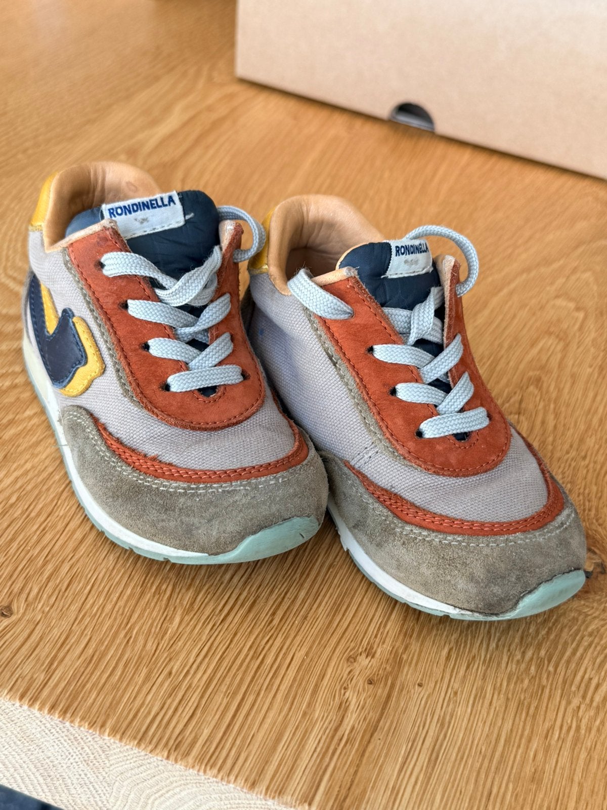 Rondinella sneakers, maat 24, Kinderen en Baby's, Ophalen, Zo goed als nieuw